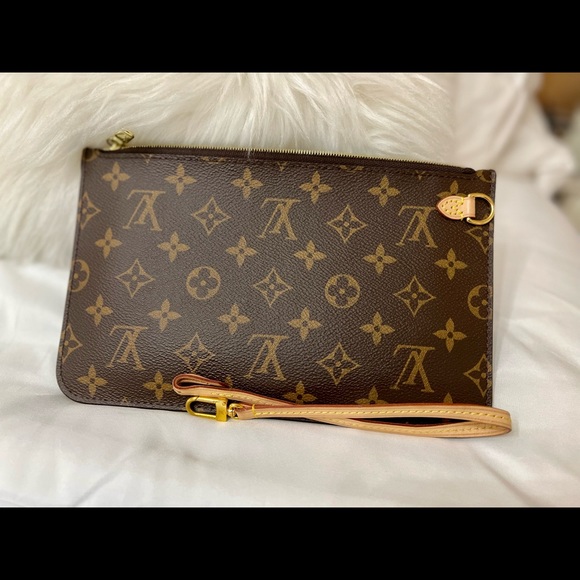 Louis Vuitton Wristlet - Picture 5 of 6